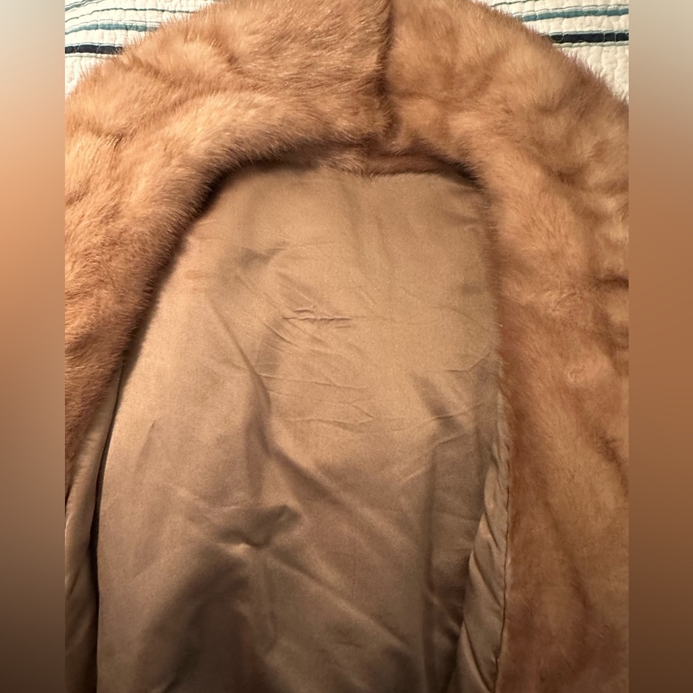 *SOLD* Vintage Pastel Mink Fur Stole with a Shawl Collar - Picture 7 of 11